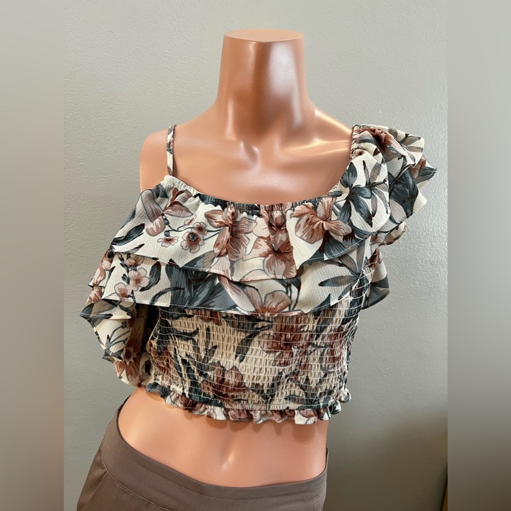 JOA ruffle crop top with off the shoulder and strap options!
